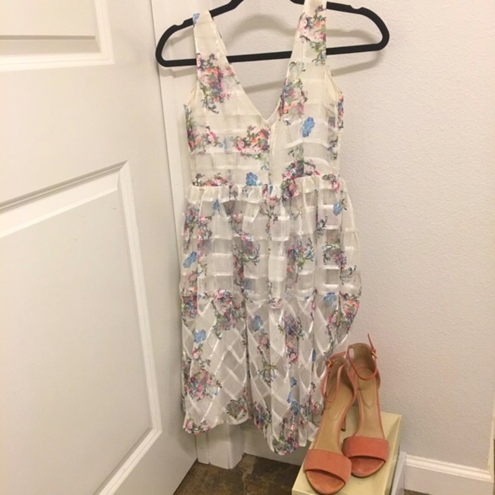 ✨ Moving sale 🚗- Anthropologie Maeve Peony Floral dress, Size 0 - Picture 3 of 10